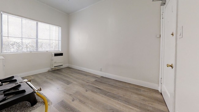 Foto del edificio - 647 W 18th St