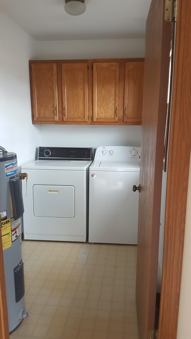 Separate Laundry Room - 105 N J And J Ln