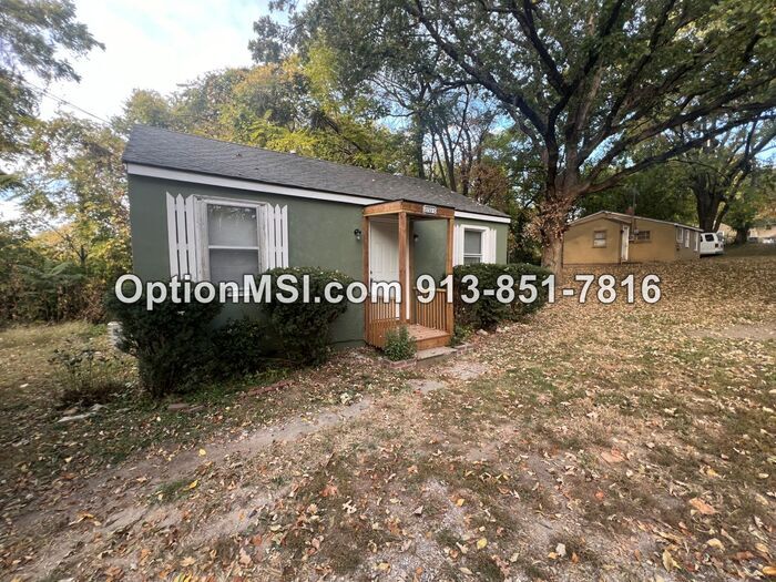 Primary Photo - Affordable Bungalow in Independence!