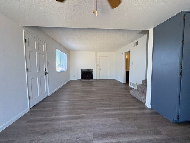 Building Photo - 2 Bed, 1½ Bath, 2 Story Duplex in Galt
