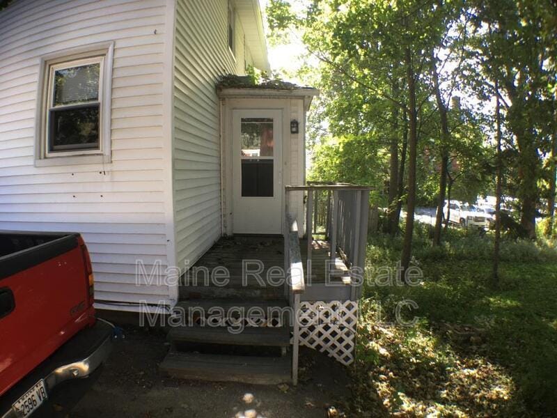 142 Pine St, Bangor, ME 04401 Condo for Rent in Bangor, ME