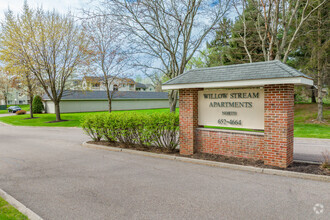 Building Photo - Willow Stream Apartments North
