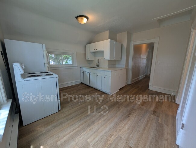 Foto del edificio - 464 S Harrison Ave