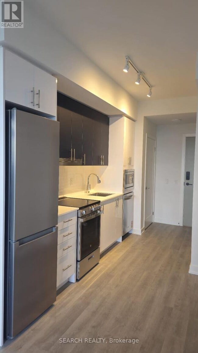 Building Photo - 5105 Hurontario St