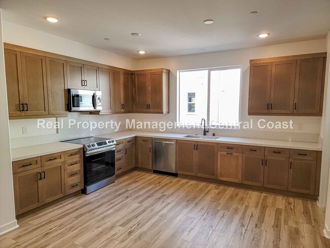 Building Photo - AVAILABLE NOW - New Townhome in San Luis R...