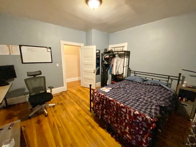 Building Photo - 10 Sachem St