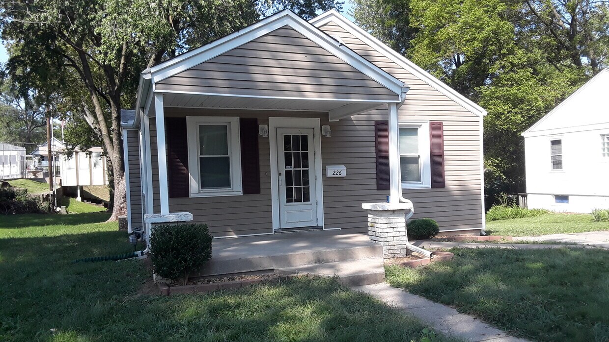 Primary Photo - 226 S Huttig Ave