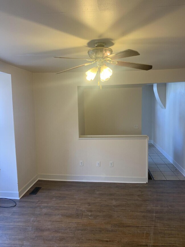 Building Photo - Charming 1-Bedroom Apartment with Hardwood Floors in York, PA!