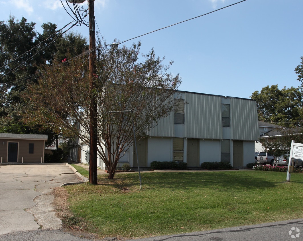 Building Photo - Village 12
