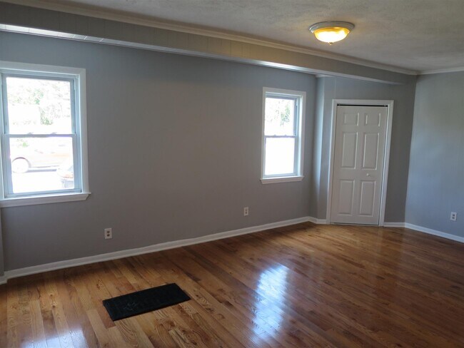 Building Photo - 516 Somerville Ave