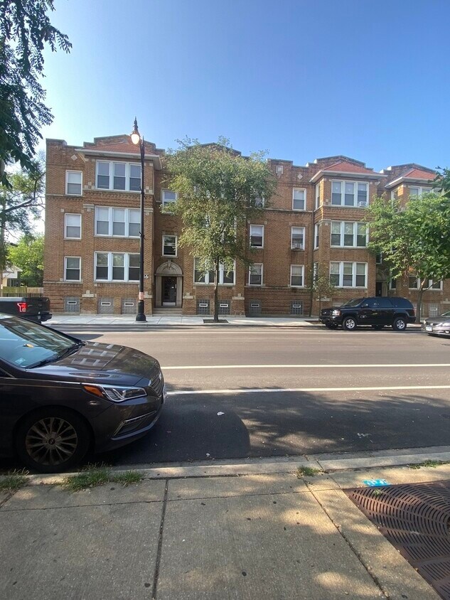 Foto principal - 357 E 71st St