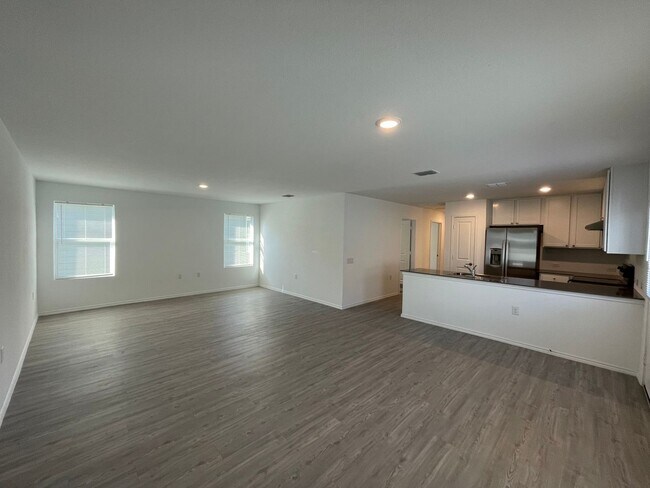 Foto del edificio - Beautiful Like-New Home on the Golf Course in Mission Del Lago!