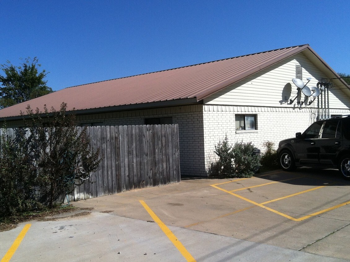 Primary Photo - 800 Blackjack St