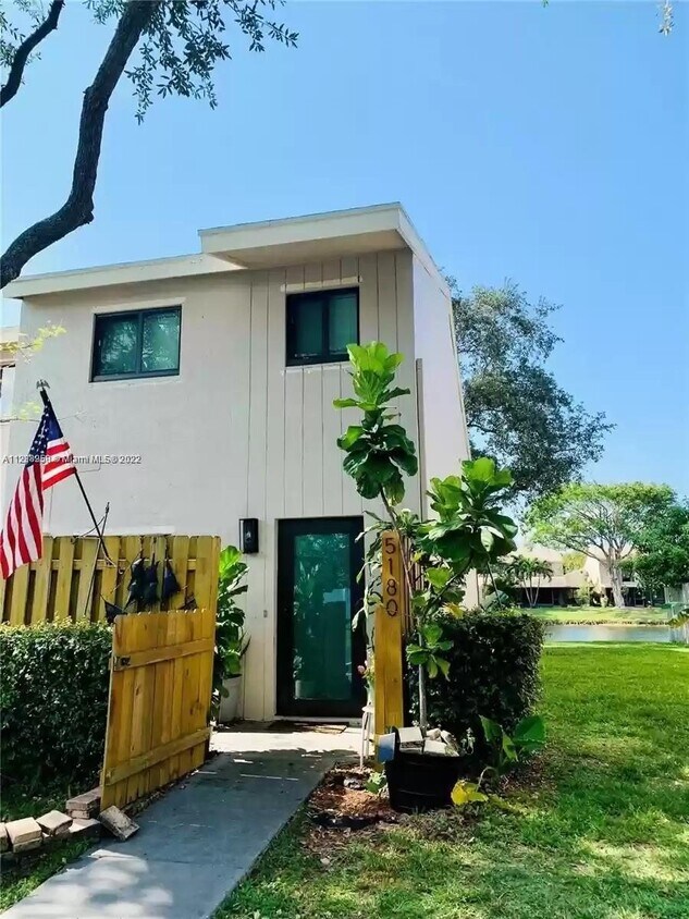 Primary Photo - 5180 S University Dr