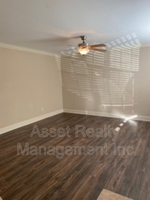 Foto del edificio - 4730 Forest Landing Way