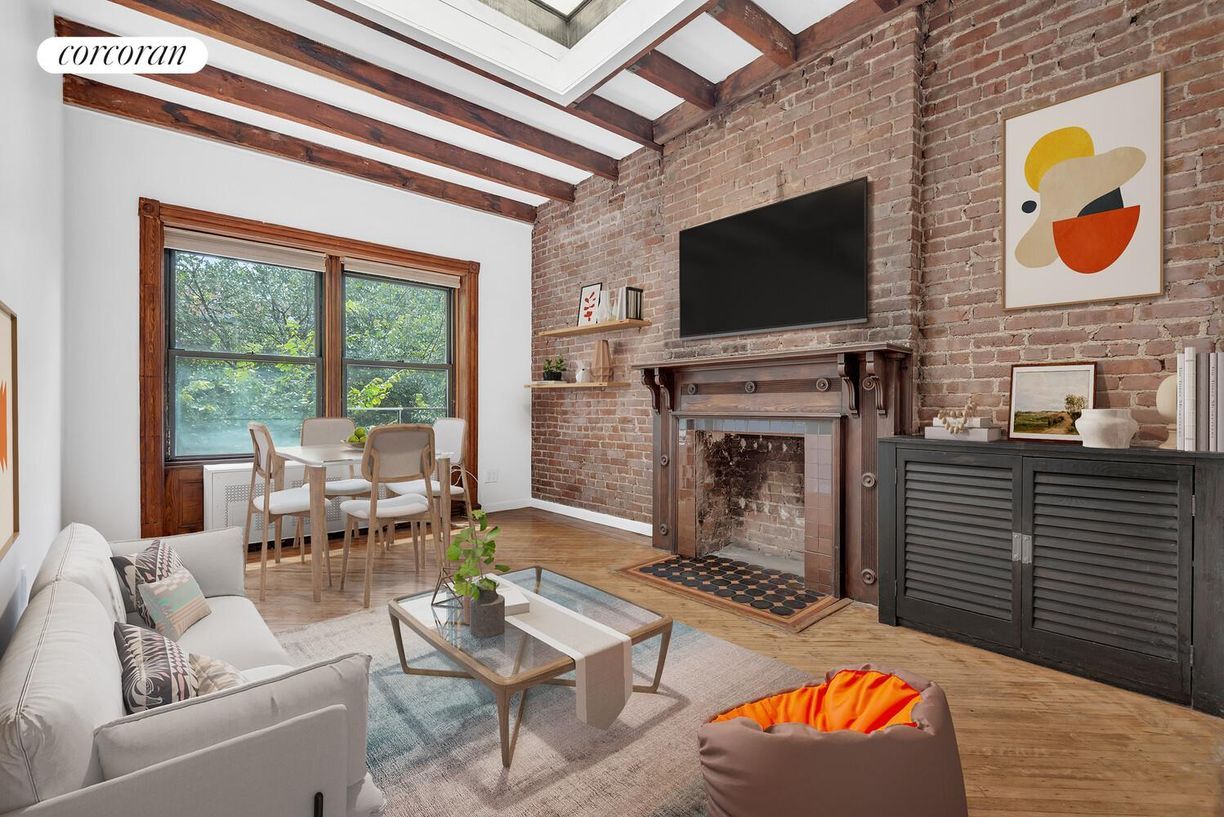 Foto principal - 310 W 89th St