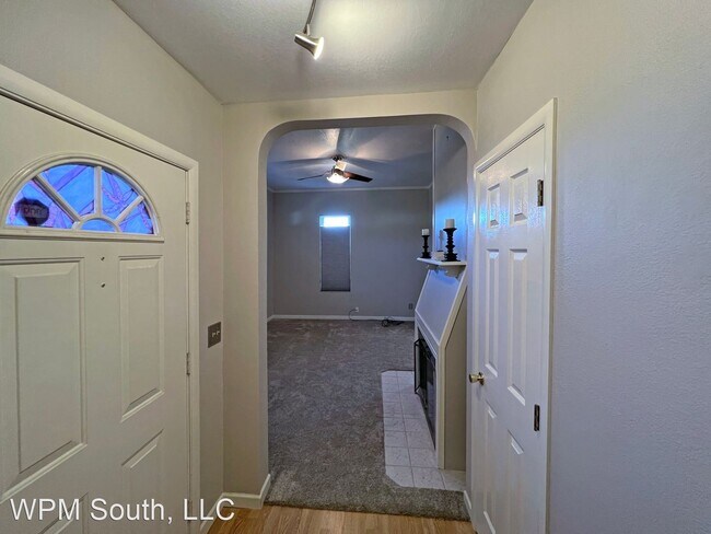 Building Photo - 3 br, 1 bath House - 727 4th Ave N