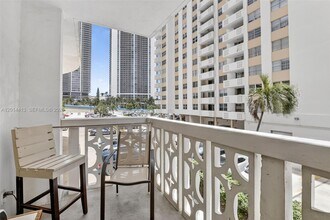 Building Photo - 1817 S Ocean Dr