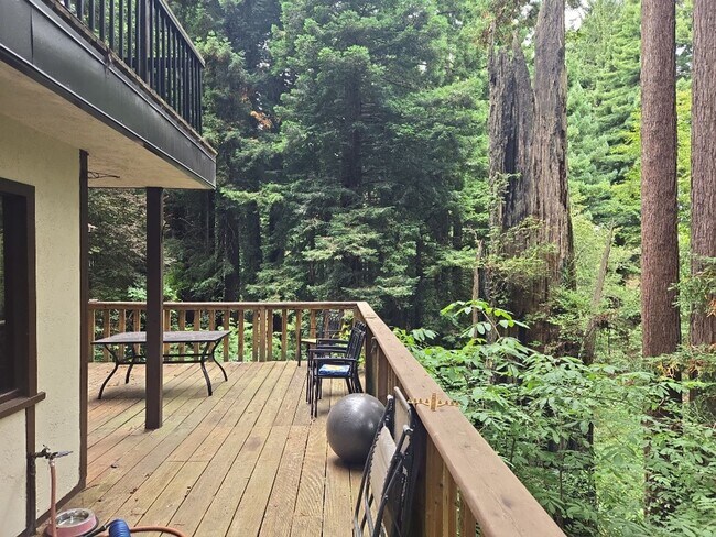 Foto del edificio - Pet Friendly! Redwood views! 3-bedroom hom...