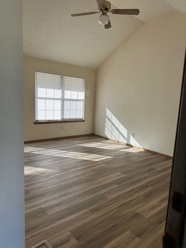 Building Photo - Nice 3 bedroom house in South Springield