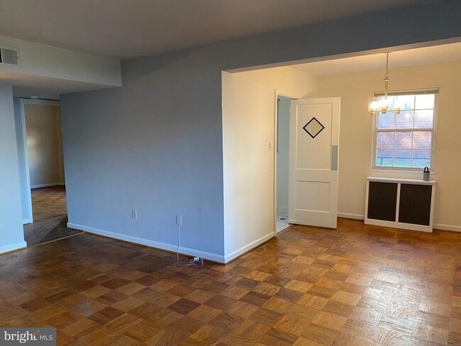 Foto del edificio - 1300 N Meade St