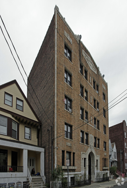 Building Photo - The Sophia Tudor Apartments