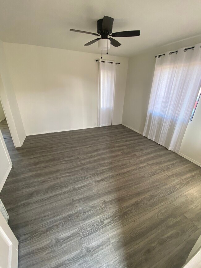 Foto del edificio - 515 E Buckthorn St
