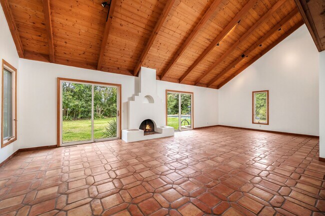 Foto del edificio - 1539 Miramar Ln