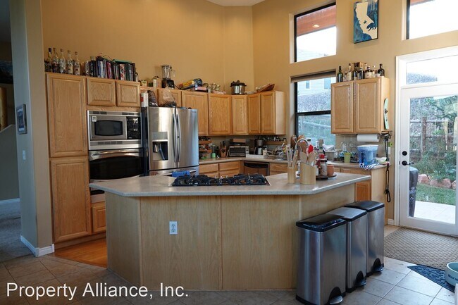 Building Photo - 3 br, 2.5 bath House - 4140 Sunrise Drive