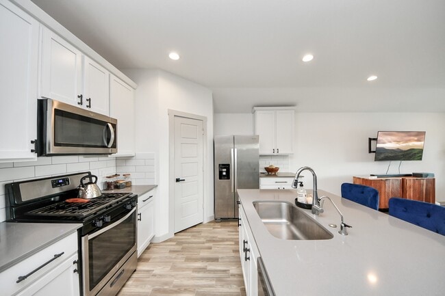 Building Photo - 202 Serena Pk Ln