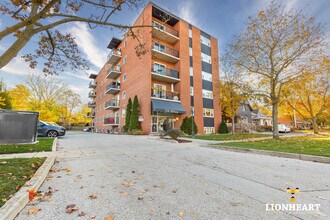 Building Photo - 570 William St