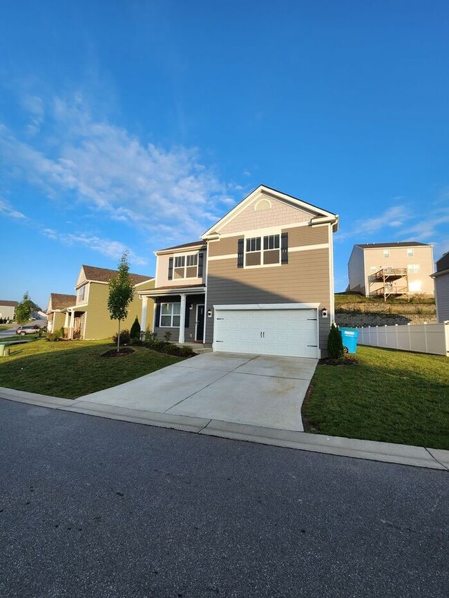 Building Photo - Candler Neighborhood Rental!