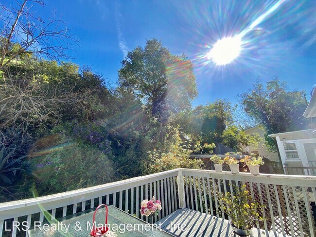 Building Photo - 2 br, 2 bath House - 1122 N Beverly Glen Blvd