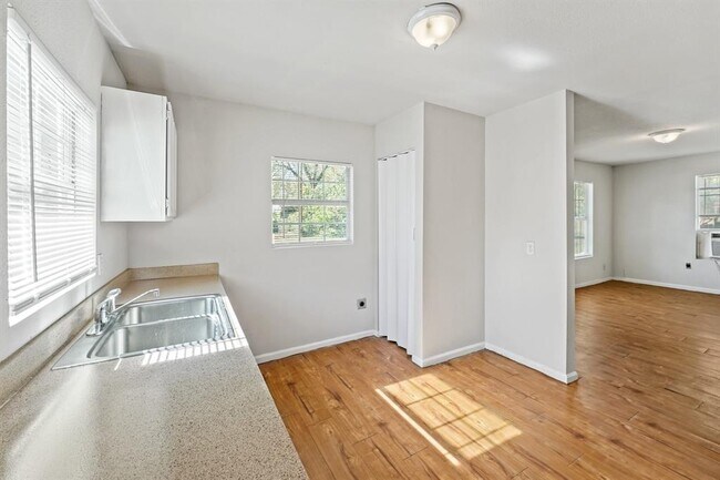 Building Photo - 6210 Bundick Dr