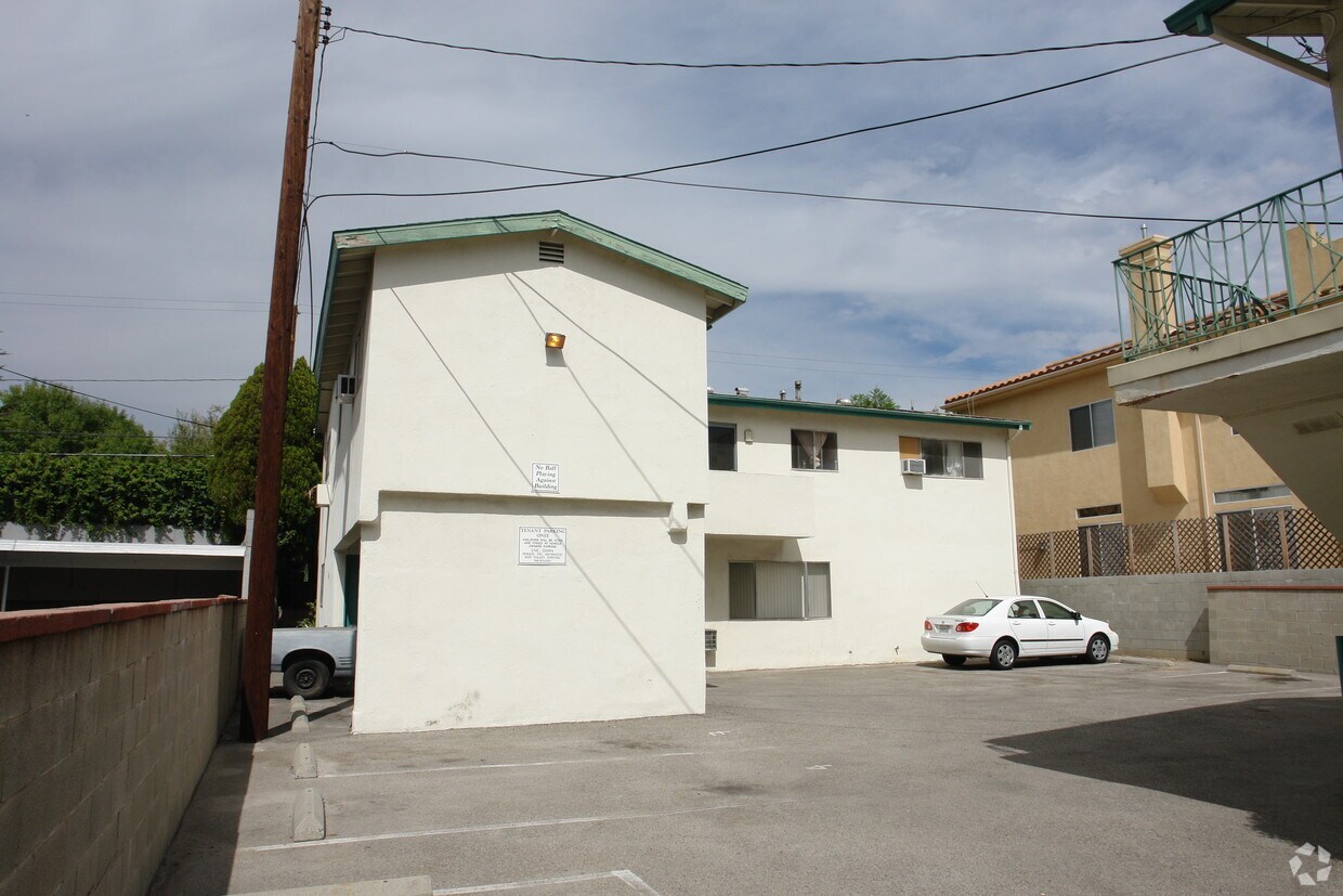 Building Photo - 14825 Magnolia Blvd