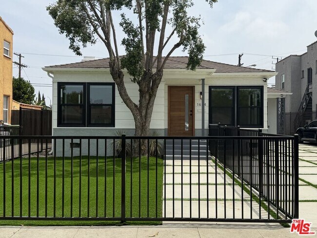 Foto del edificio - 1614 Hauser Blvd