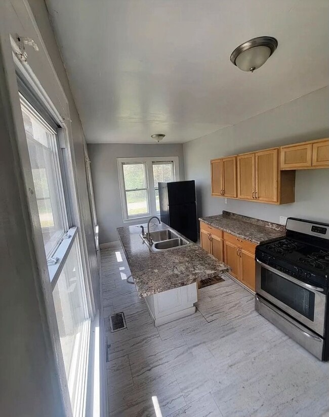 Building Photo - Welcome home- Large 3 Bedroom Duplex
