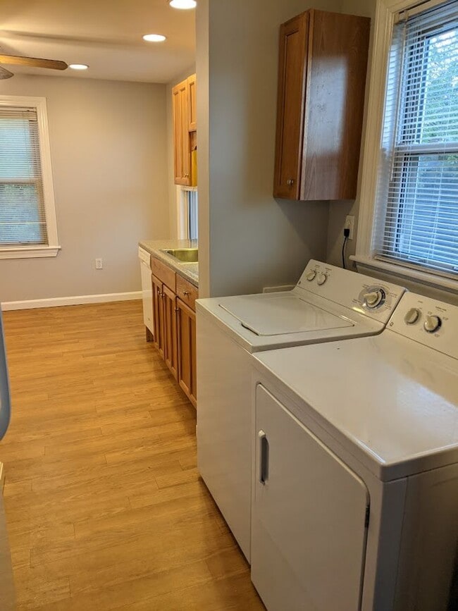 Building Photo - 2.5bed/1 bath in Brighton