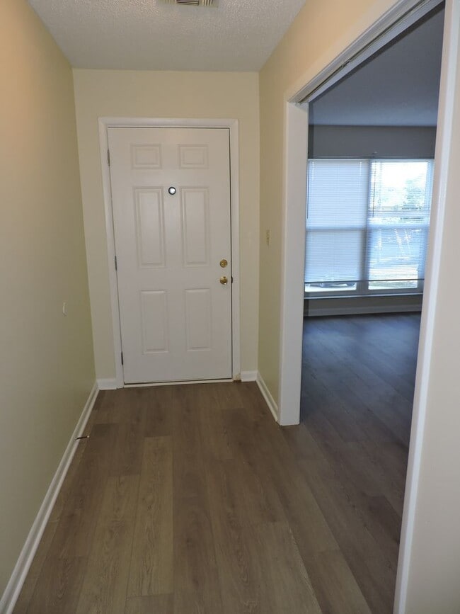 Building Photo - Nice home that is convenient to NAS and Corry!