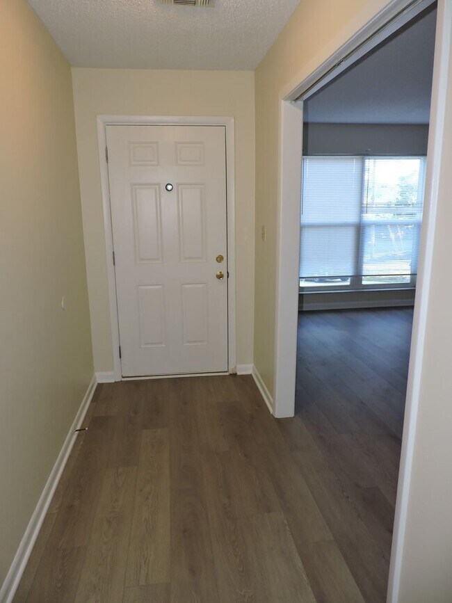Foto del edificio - Nice home that is convenient to NAS and Corry!