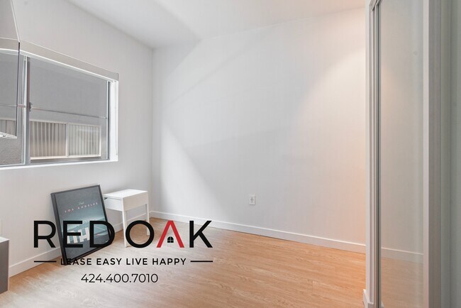 Foto del edificio - 11649 Mayfield Ave