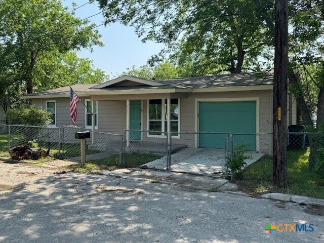 Primary Photo - 428 Aguila St