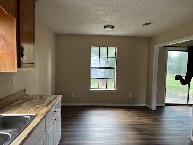 Foto del edificio - 5063 Camelot Dr W