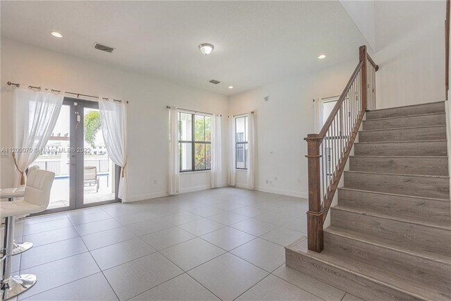 Foto del edificio - 3492 NW 82nd Dr