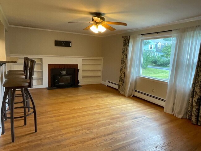 Building Photo - 3 bedroom Ranch