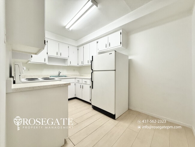 Building Photo - Pet-Friendly 2-Bedroom Apartment with Parking, Ensuite Laundry & Deck in East York
