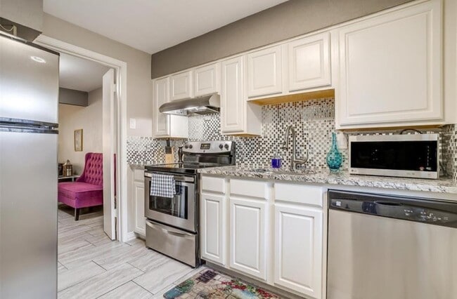 Building Photo - 10216 Regal Oaks Dr