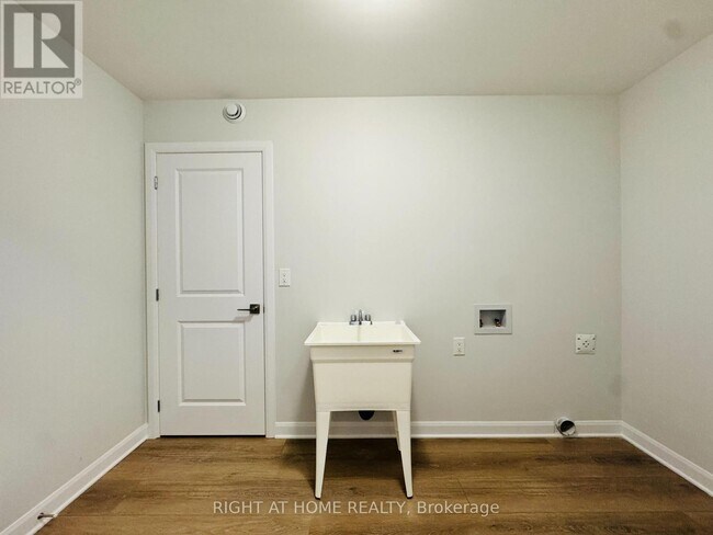 Building Photo - 312 Clearpath Private