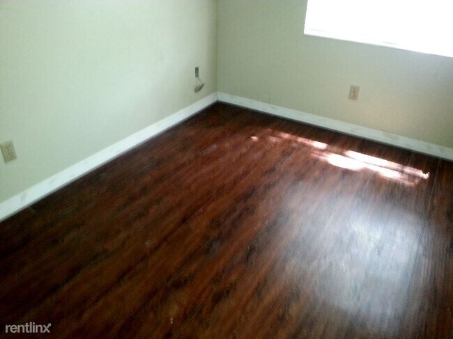 Building Photo - 212 Berry Tree Pl