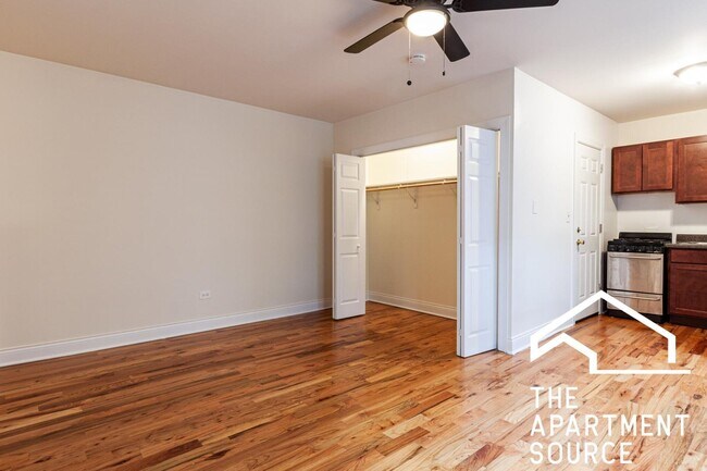 Building Photo - 817 W Cornelia Ave